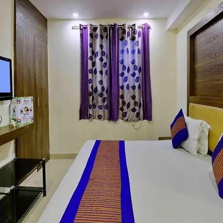 Hotel Perfect Spot- Main Bazar - Walking Metro Station-2