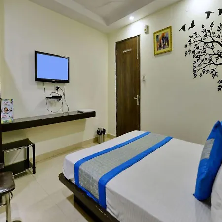 Hotel Perfect Spot- Main Bazar - Walking Metro Station-2