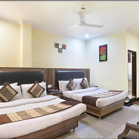 Hotel Perfect Spot- Main Bazar - Walking Metro Station-3